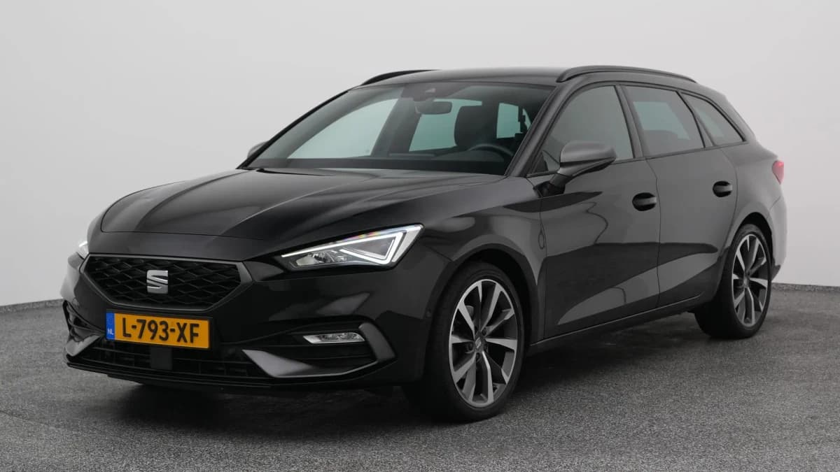 SEAT Leon 1 0 etsi dsg 7 sportstourer fr business intense camera adaptive trekhaak — foto 1