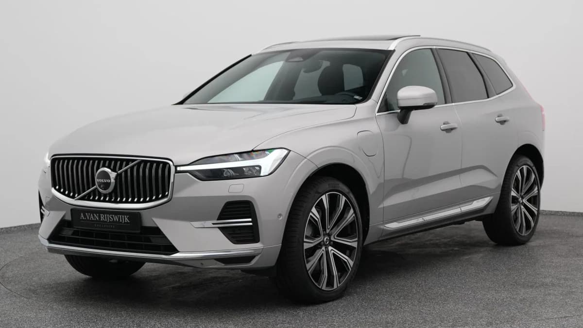 Volvo XC60 2 0 t6 plug in hybrid awd ultra dark long range pano 360 adaptive h k memory stoel en stuurverw trekhaak — foto 1