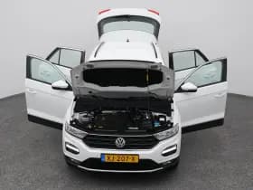 Volkswagen T-Roc roc 1 5 tsi style 6 bak adaptive thumbnail 27