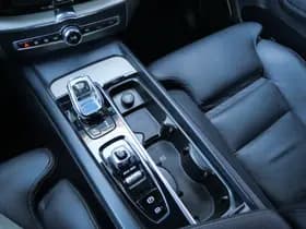 Volvo XC60 2.0 B5 INSCRIPTION | PANORAMA | LEER | H.U.D | HARMAN KARDON | 360 CAMERA | LED!! thumbnail 17