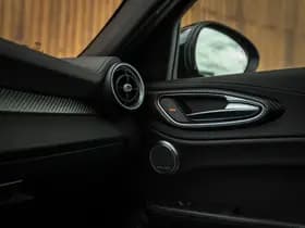 Alfa Romeo Romeo Giulia 2.9 V6 Quadrifoglio MY25 thumbnail 33