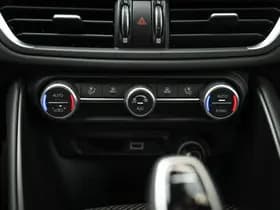 Alfa Romeo Romeo Giulia 2.9 V6 Quadrifoglio MY25 thumbnail 35