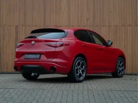Alfa Romeo Romeo Stelvio 2.0T AWD Veloce 320pk thumbnail 4