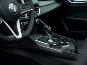 Alfa Romeo Romeo Giulia 2.0T B-Tech thumbnail 23