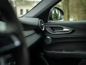 Alfa Romeo Romeo Giulia 2.9 V6 Quadrifoglio MY25 thumbnail 39