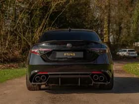 Alfa Romeo Romeo Giulia 2.9 V6 Quadrifoglio thumbnail 5