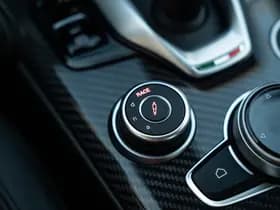 Alfa Romeo Romeo Giulia 2.9 V6 Quadrifoglio thumbnail 47