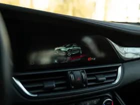 Alfa Romeo Romeo Giulia 2.9 V6 Quadrifoglio thumbnail 48