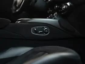Aston Martin Vantage 4.0 V8 thumbnail 36
