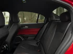 Alfa Romeo Romeo Giulia 2.9 V6 Quadrifoglio thumbnail 9