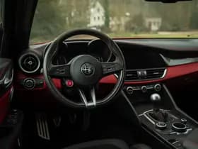 Alfa Romeo Romeo Giulia 2.9 V6 Quadrifoglio thumbnail 10