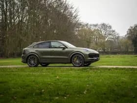 Porsche Cayenne Coupé 4.0 Turbo S E-Hybrid | PTS Oak Green thumbnail 15