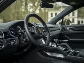 Porsche Cayenne Coupé 4.0 Turbo S E-Hybrid | PTS Oak Green thumbnail 7