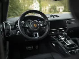 Porsche Cayenne Coupé 4.0 Turbo S E-Hybrid | PTS Oak Green thumbnail 10