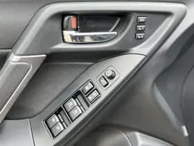 Subaru Forester 2.0 AWD Premium thumbnail 11