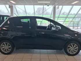 Toyota Yaris 1.5 Hybrid Dynamic thumbnail 11