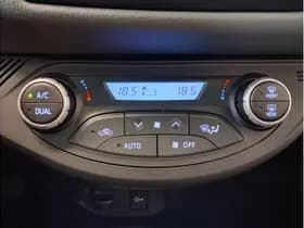 Toyota Yaris 1.5 Hybrid Dynamic thumbnail 32