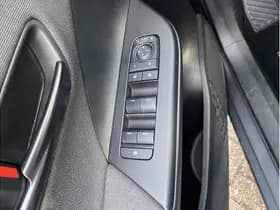 Toyota C-HR 1.8 Hybrid 140 Dynamic thumbnail 26