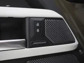 Land Rover Defender 110 2.0 P400e Urban thumbnail 23