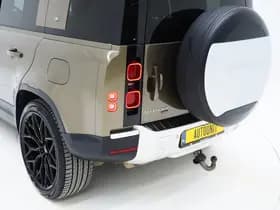 Land Rover Defender 110 2.0 P400e SE thumbnail 13