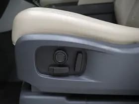 Land Rover Defender 110 2.0 P400e SE thumbnail 22