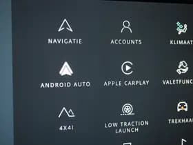 Land Rover Defender 110 2.0 P400e SE thumbnail 31