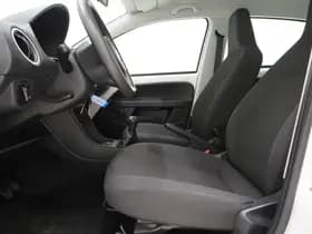 Volkswagen Up! 1.0 BlueMotion thumbnail 17