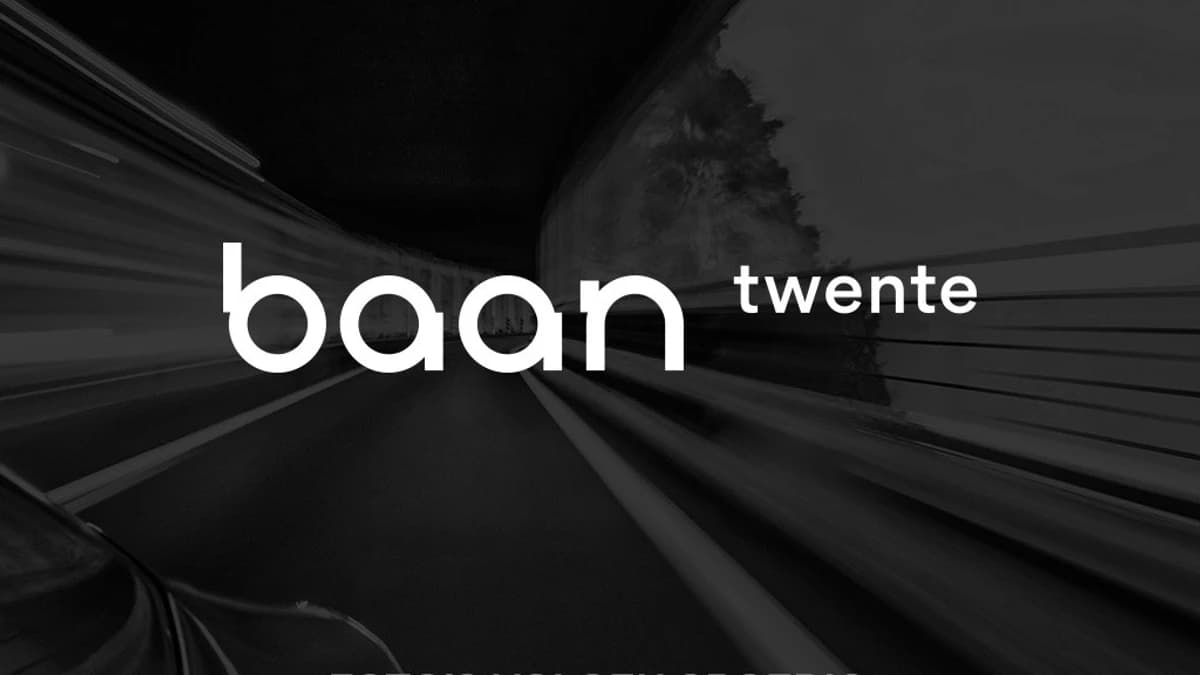 Ford Transit Custom 320 2.5 PHEV L2H1 Limited — foto 1