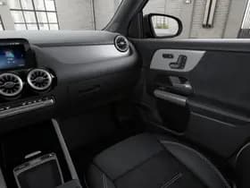 Mercedes-Benz GLA 250 e Business Solution AMG thumbnail 8