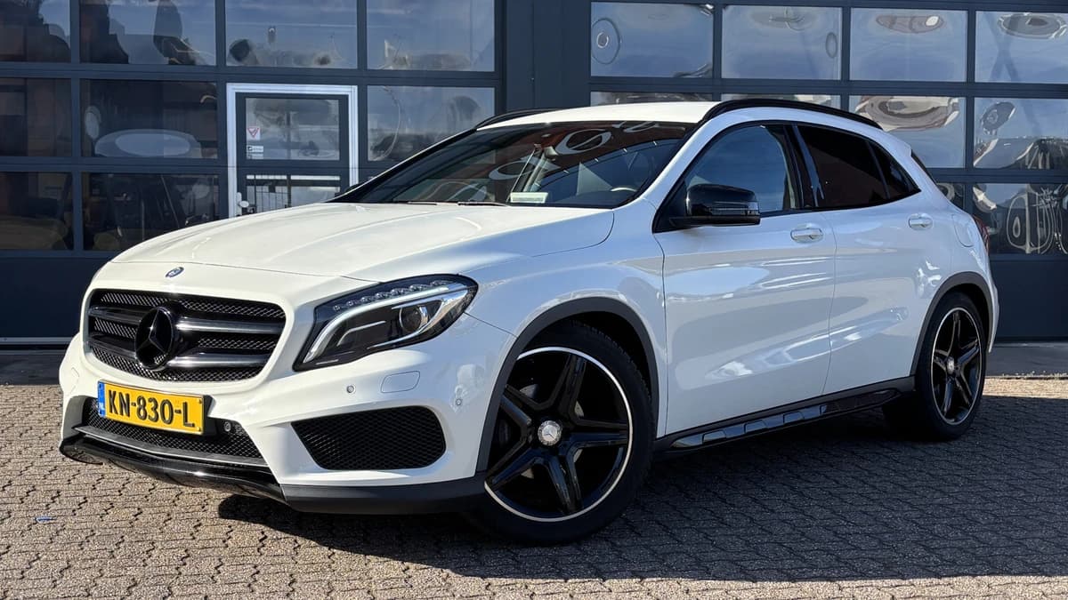 Mercedes-Benz GLA 180 AMG Night Edition Plus — foto 1