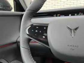 Voyah Courage Business Edition 80 kWh thumbnail 14