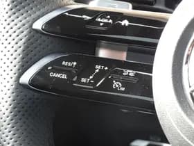 Mercedes-Benz GLC 300e 4-Matic Sport Edition thumbnail 8