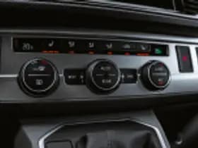 Volkswagen Caravelle thumbnail 70