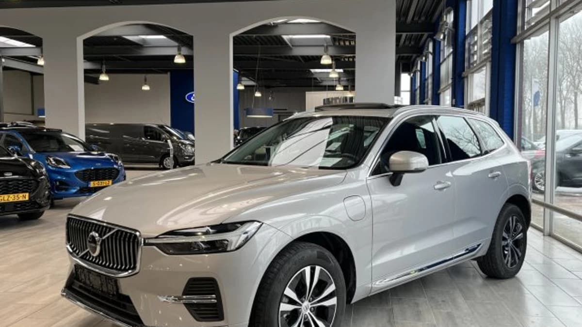Volvo XC60 2.0 T6 Plug-in hybrid 350 pk AWD Core Bright — foto 1