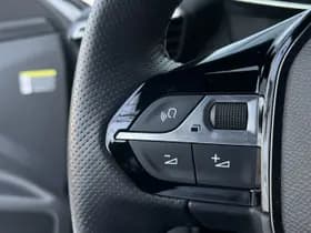 Peugeot E-2008 EV GT 54 kWh thumbnail 21