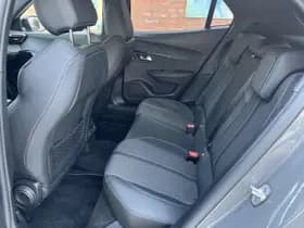 Peugeot E-2008 EV GT 54 kWh thumbnail 9