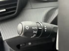 Peugeot 208 Hybrid 110 e-DCS6 Allure thumbnail 23