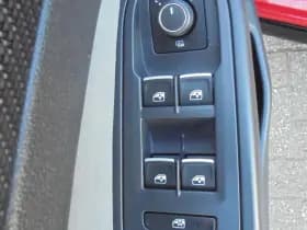 Volkswagen Golf thumbnail 25