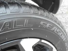 Toyota Yaris thumbnail 12