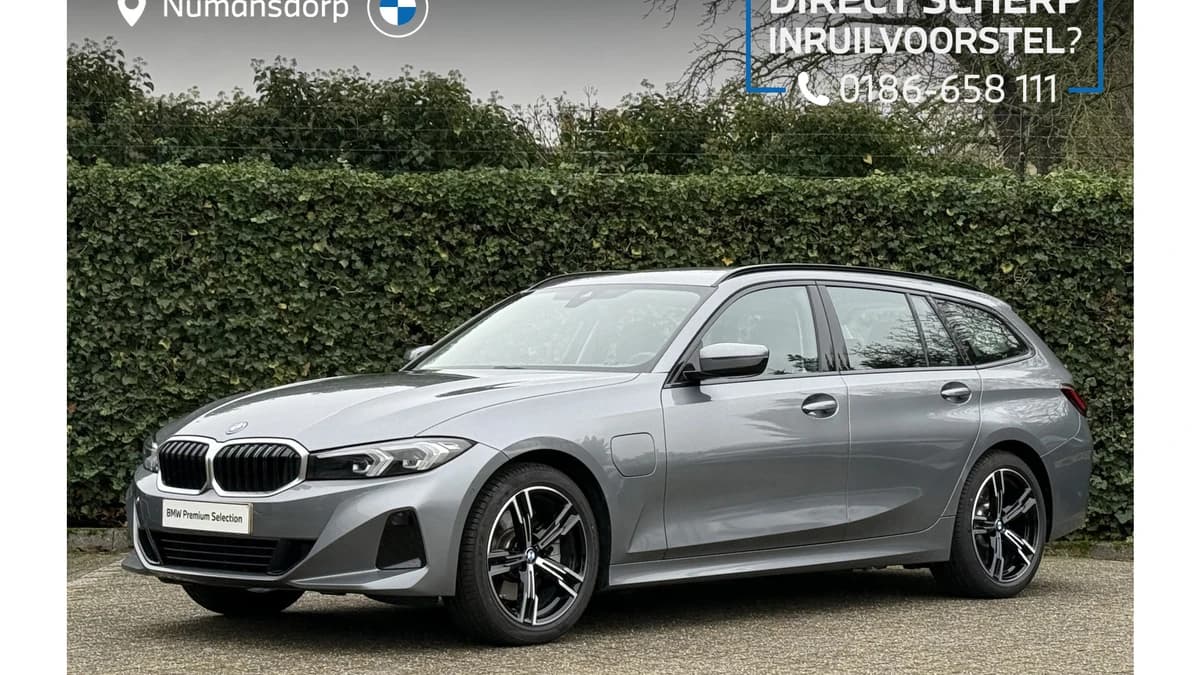 BMW 3 Serie Touring 320e | Leder | Camera | Sportstoel. | PDC voor + achter — foto 1