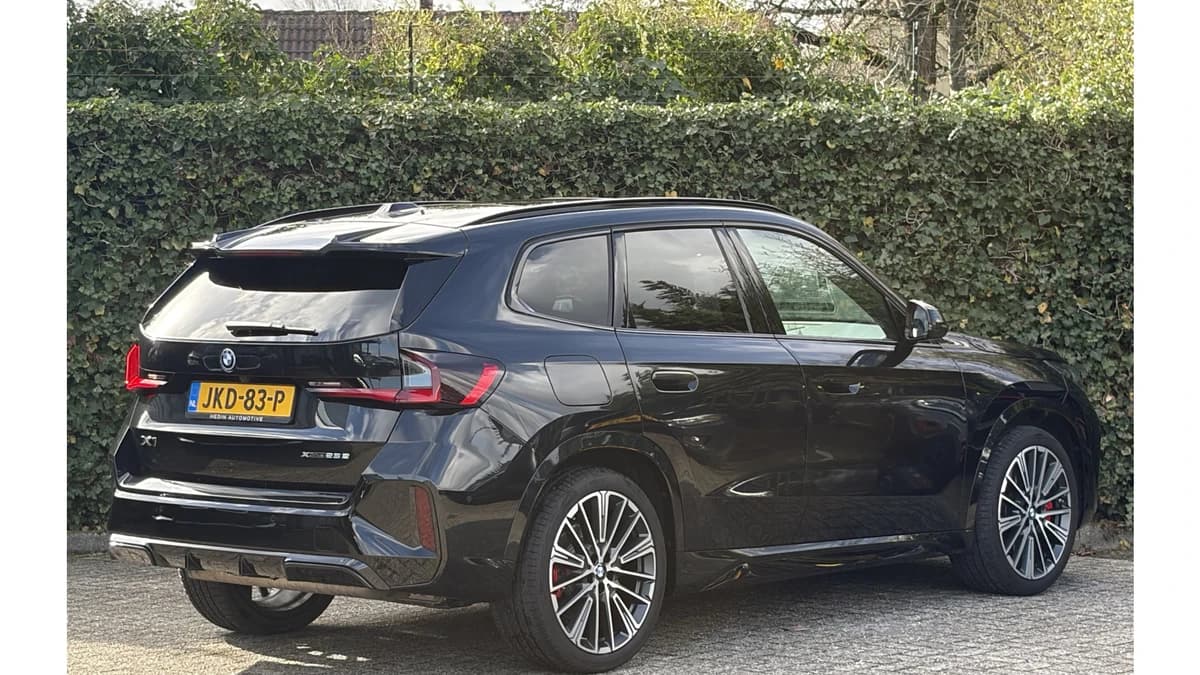 BMW X1 xDrive25e | M-Sport Pro | 20'' | Panorama | Stuur + Stoelverw. | Elek. Trekhaak | Camera — foto 1