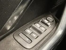 Peugeot 2008 1.2 PureTech Allure Aut. thumbnail 18