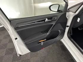 Volkswagen Golf thumbnail 21