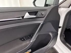 Volkswagen Golf thumbnail 22