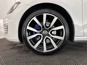 Volkswagen Golf thumbnail 24