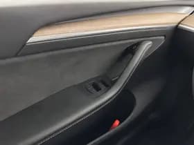 Tesla Model y thumbnail 26