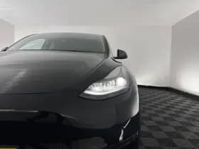 Tesla Model y thumbnail 30