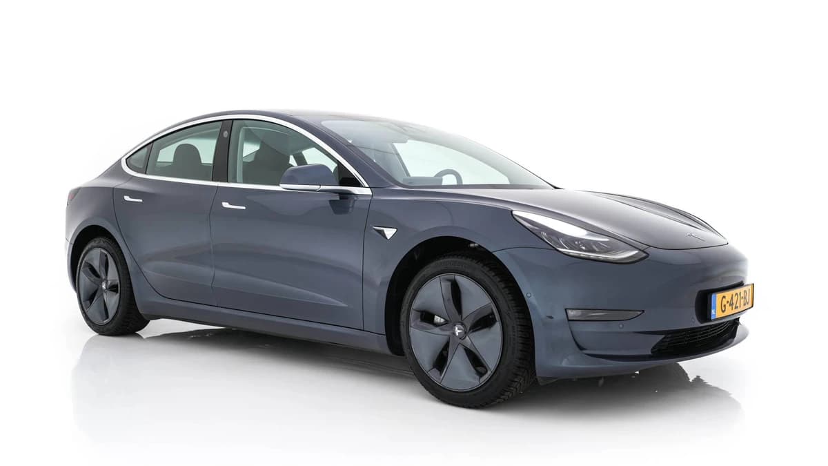 Tesla Model 3 — foto 1