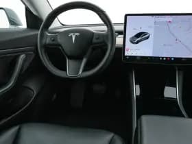 Tesla Model 3 thumbnail 8