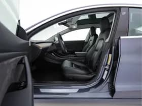 Tesla Model 3 thumbnail 9